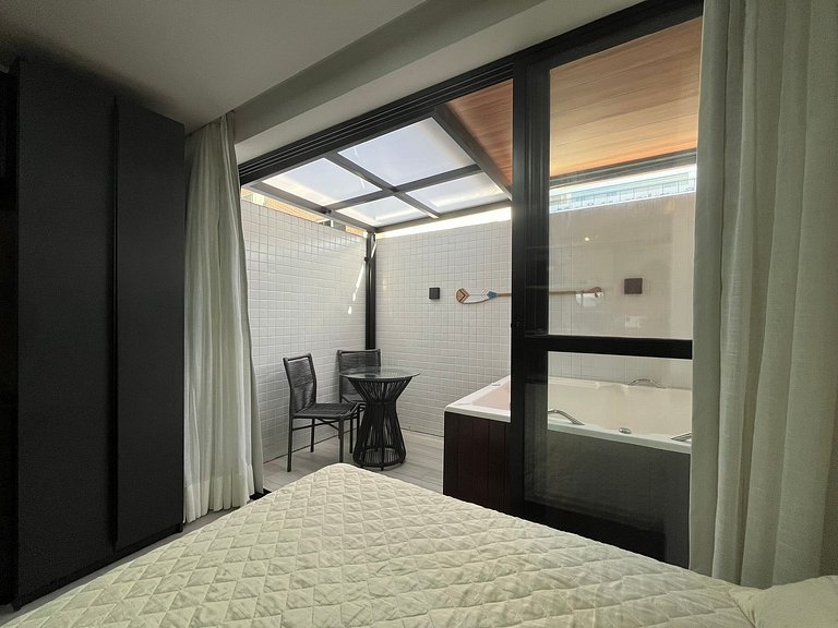 Acomodação com jacuzzi para até 2 pessoas. GBS 110
