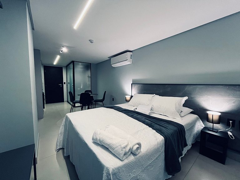 Apartamento na areia da praia do Bessa. AG 303.