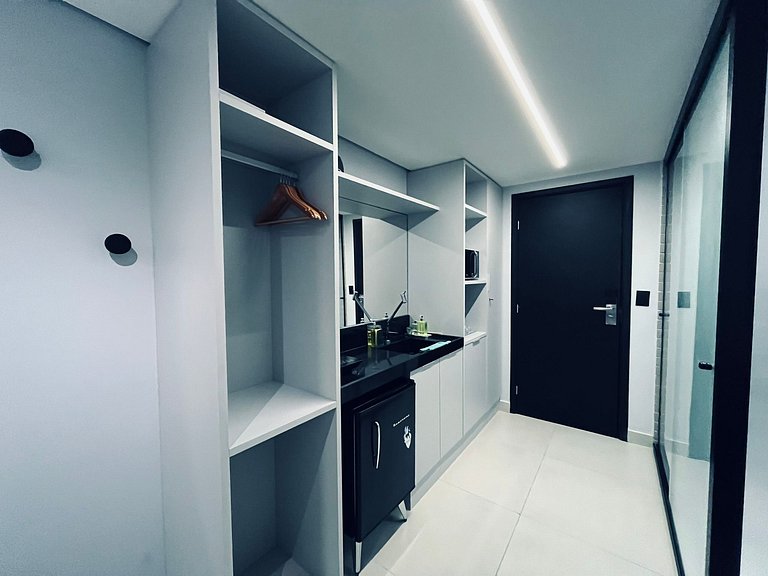 Apartamento na areia da praia do Bessa. AG 303.