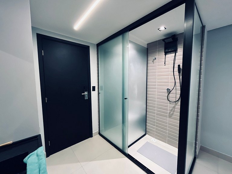Apartamento na areia da praia do Bessa. AG 303.