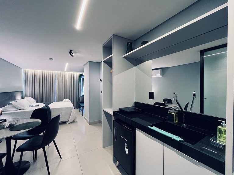 Apartamento na areia da praia do Bessa. AG 303.