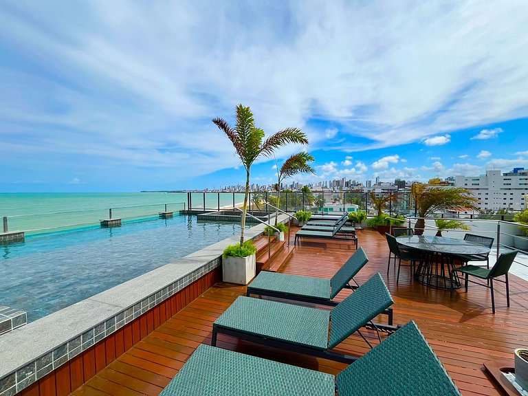 Apartamento na areia da praia do Bessa. AG 303.