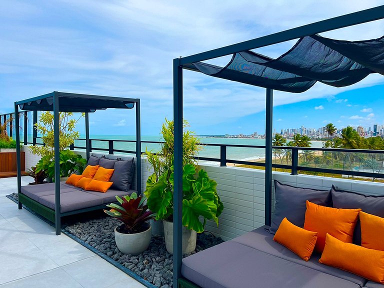 Apartamento na areia da praia do Bessa. AG 303.