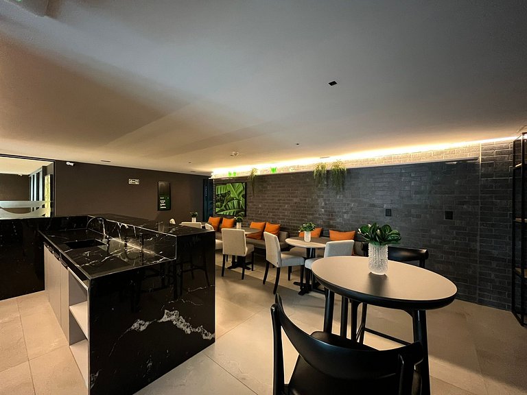 Apartamento na areia da praia do Bessa. AG 303.