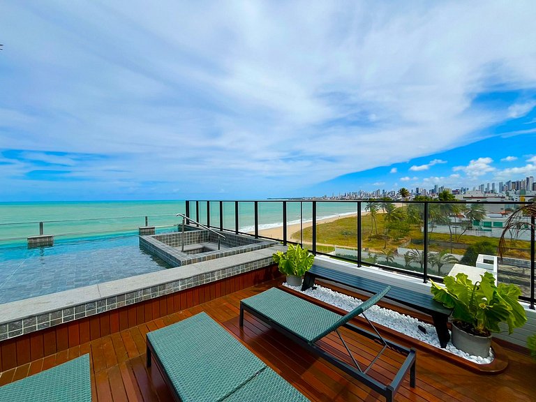 Apartamento na areia da praia do Bessa. AG 303.