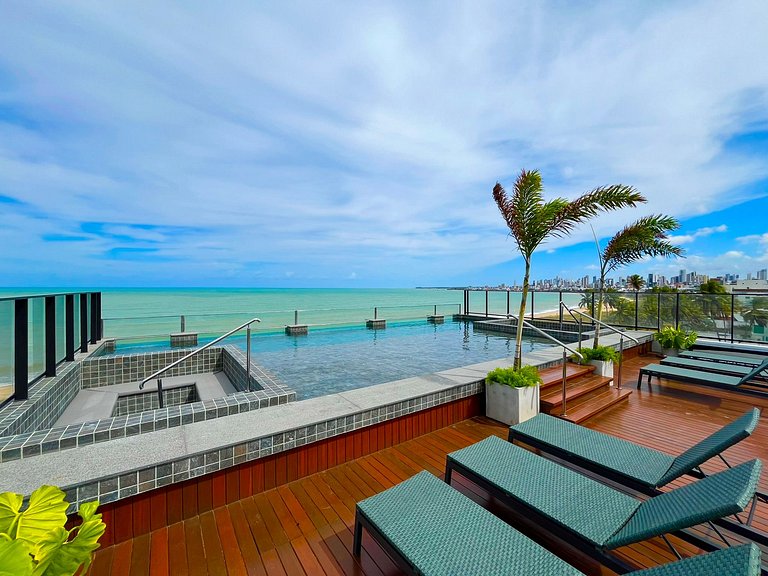 Apartamento na areia da praia do Bessa. AG 303.