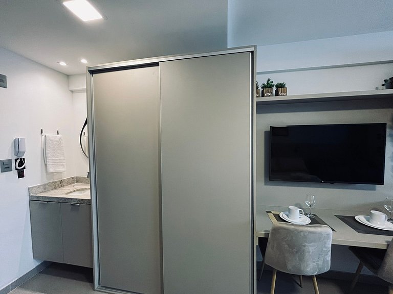 Espaço com varanda próximo ao mar. BH 322