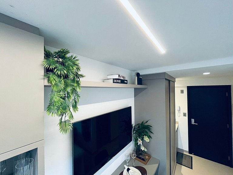 Apartamento com varanda disponível. BH 325.