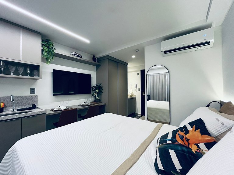Apartamento com varanda disponível. BH 325.