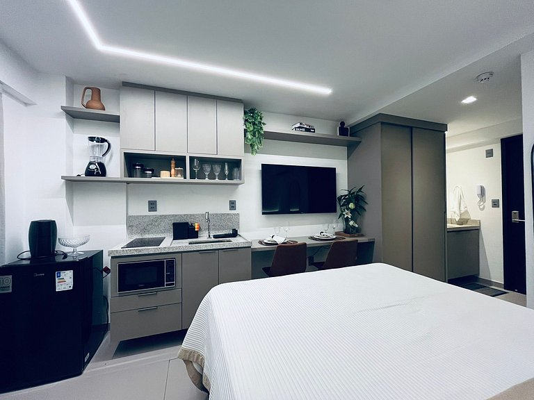 Apartamento com varanda disponível. BH 325.