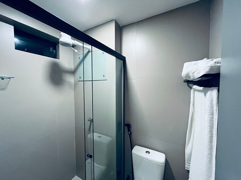 Apartamento com varanda disponível. BH 325.