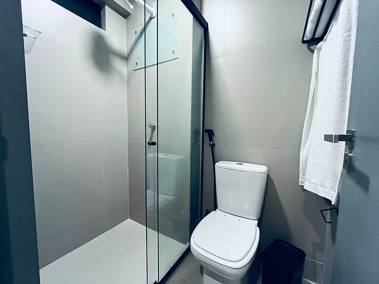 Apartamento com varanda disponível. BH 325.