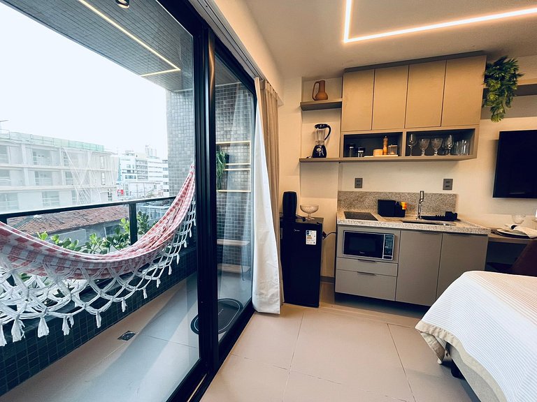Apartamento com varanda disponível. BH 325.