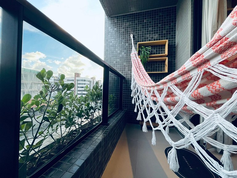 Apartamento com varanda disponível. BH 325.