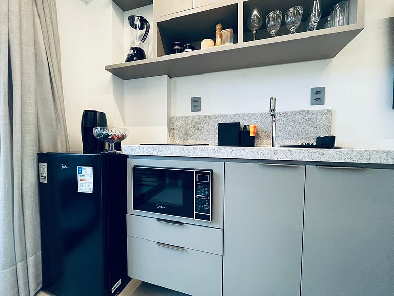 Apartamento com varanda disponível. BH 325.