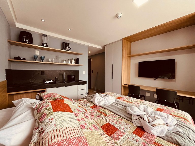 Apartamento espaçoso e confortável no Bessa. GBS517
