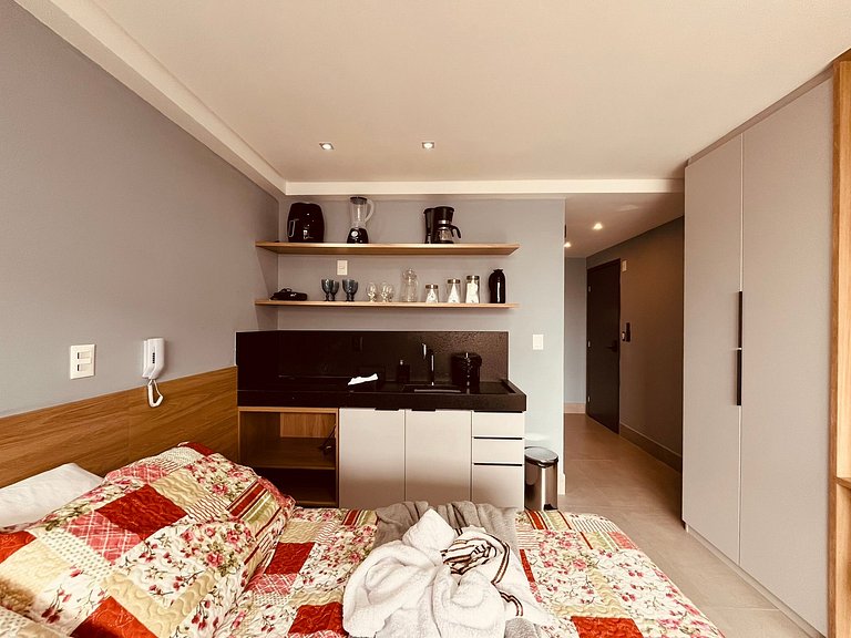 Apartamento espaçoso e confortável no Bessa. GBS517