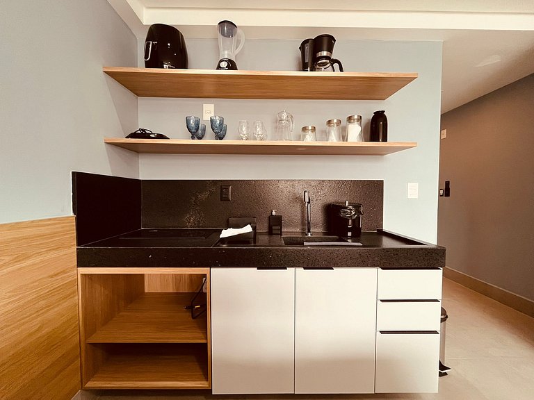Apartamento espaçoso e confortável no Bessa. GBS517
